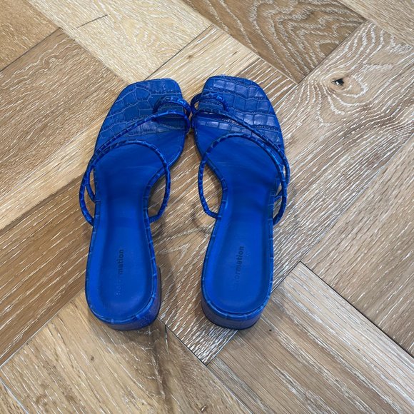 Meena Toe Ring Block Heel Sandal — 8/5 - Picture 6 of 6